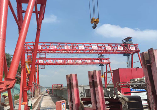 龍門吊_門式起重機軌道要做多大的地基？