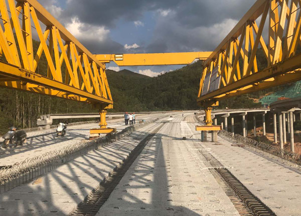 為什么使用無配重過孔架橋機(jī)架橋速度快？