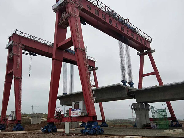 當門式起重機行走機構(gòu)出現(xiàn)故障怎么解決