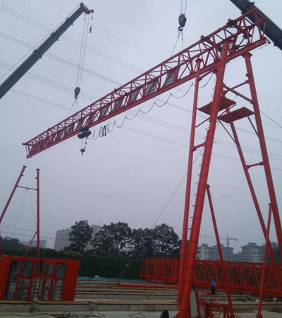 門式起重機(jī)施工過程中的安全注意事項(xiàng)有哪些？