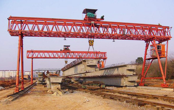 龍門吊為什么會發(fā)生一下危險(xiǎn)？怎么解決龍門吊發(fā)生危險(xiǎn)？