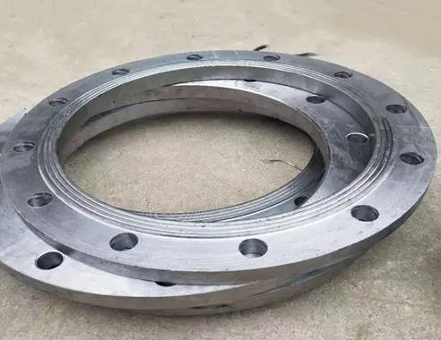 法蘭盤的裝配與連接特點是什么？龍門吊廠家為您解答